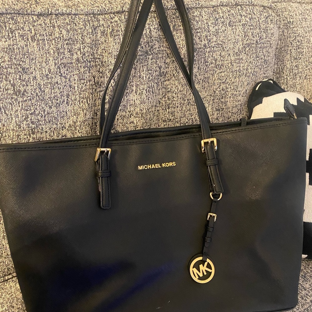 Michael Kors Voyager Tote - Medium